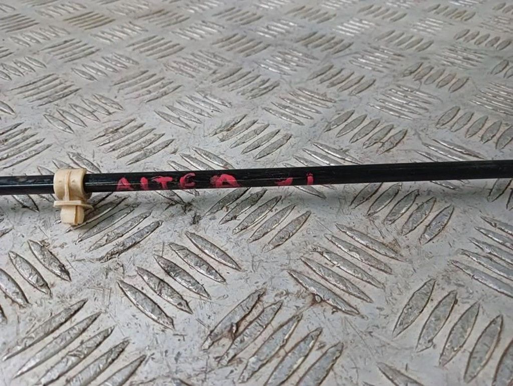 фото №2, Seat altea bat стрижень підпора капот