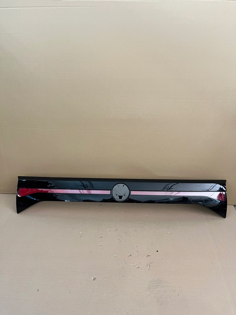 фото №1, Volkswagen t-cross накладка крышки задняя 2gm827577h