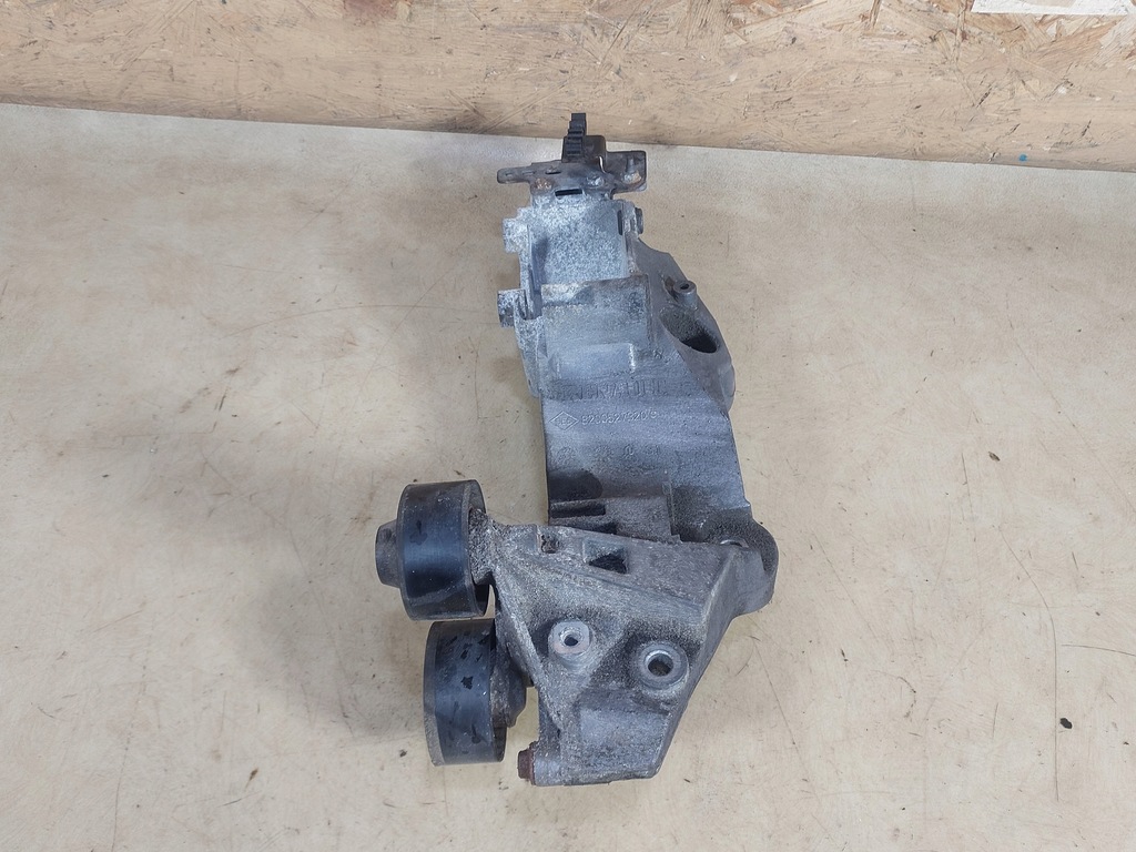 фото №1, Koleos i 2.0 dci кронштейн генератора 8200527320 07-