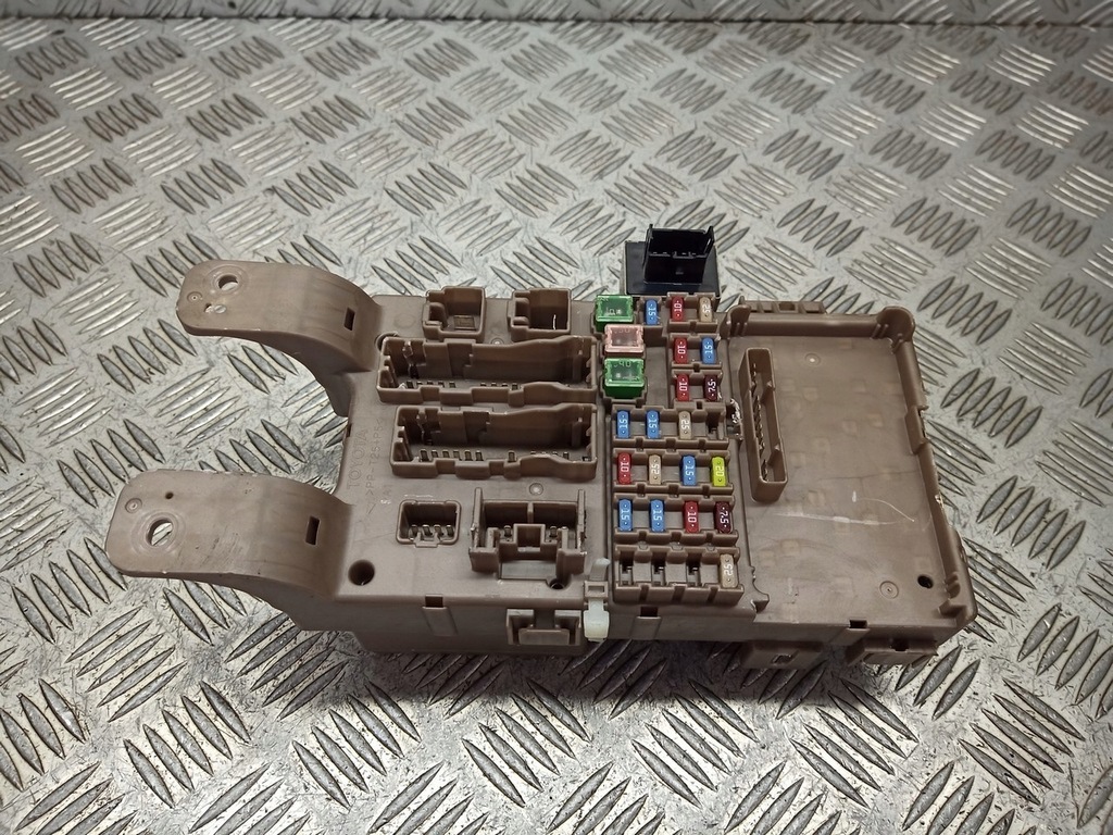 фото №1, Коробка предохранителей toyota corolla e12 1.6