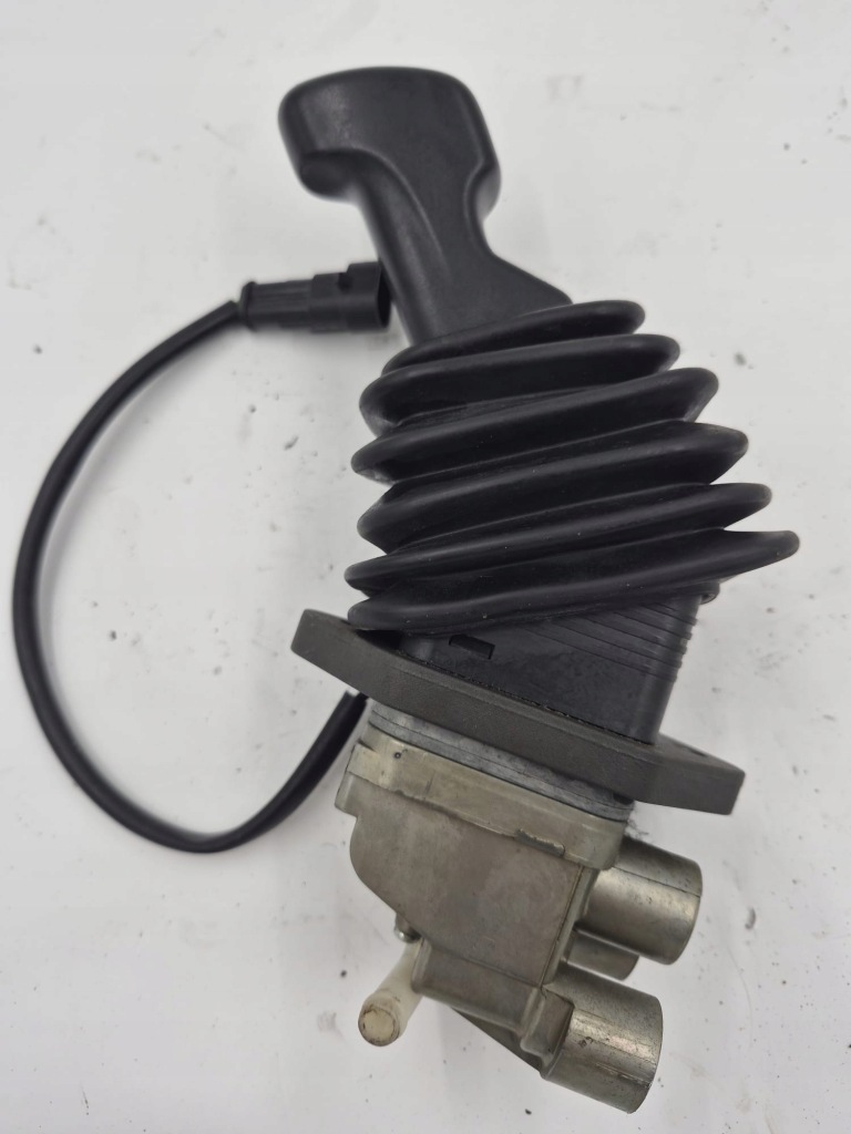 фото №1, Iveco eurocargo euro 6 клапан тормоза ручного dpm 94 myc