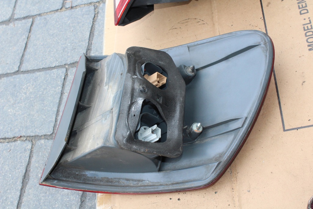 фото №9, Лампа левая задняя задняя avensis verso