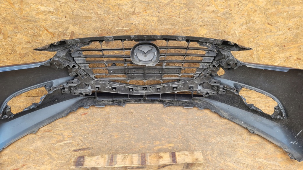 Mazda 3 lift бампер перед передній b63b-50031 Зі Шроту