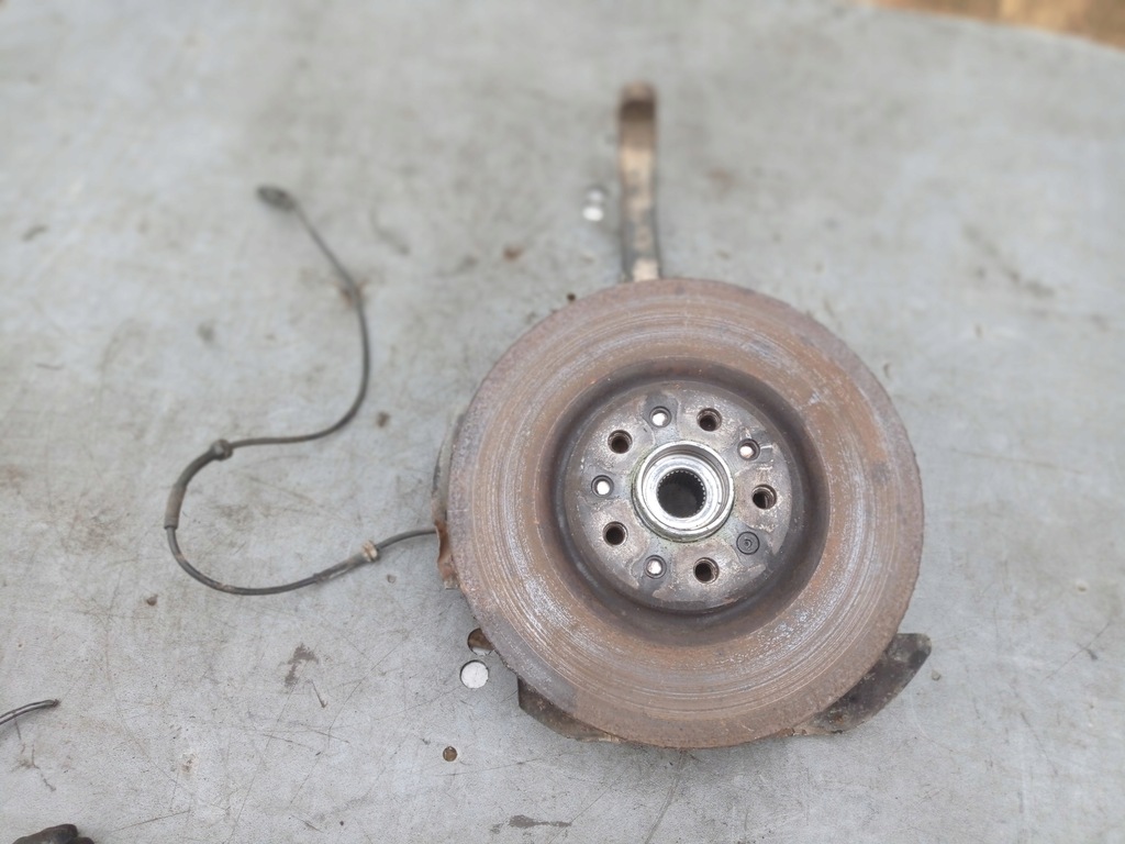 фото №1, Поворотный кулак правая alfa romeo 159 3.2 jts 330mm