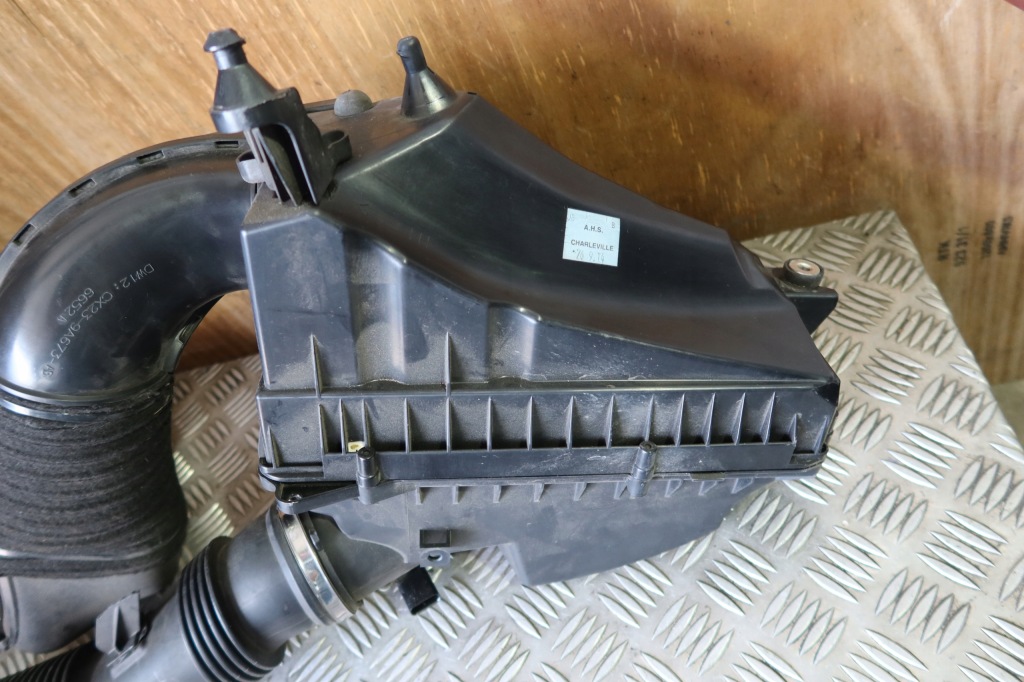 Корпус фільтра повітря комплектна jaguar xf 2.2d Зі Шроту