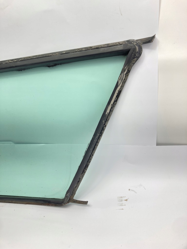 Скло з прокладка ліва задня лівий задній водія бічна mercedes w124 універсал Оригінал