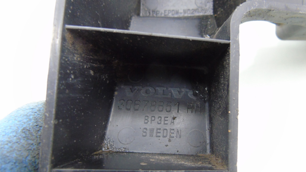 фото №5, Напрямна кронштейн бампера правий задня volvo v70 iii xc70 ii 30678651