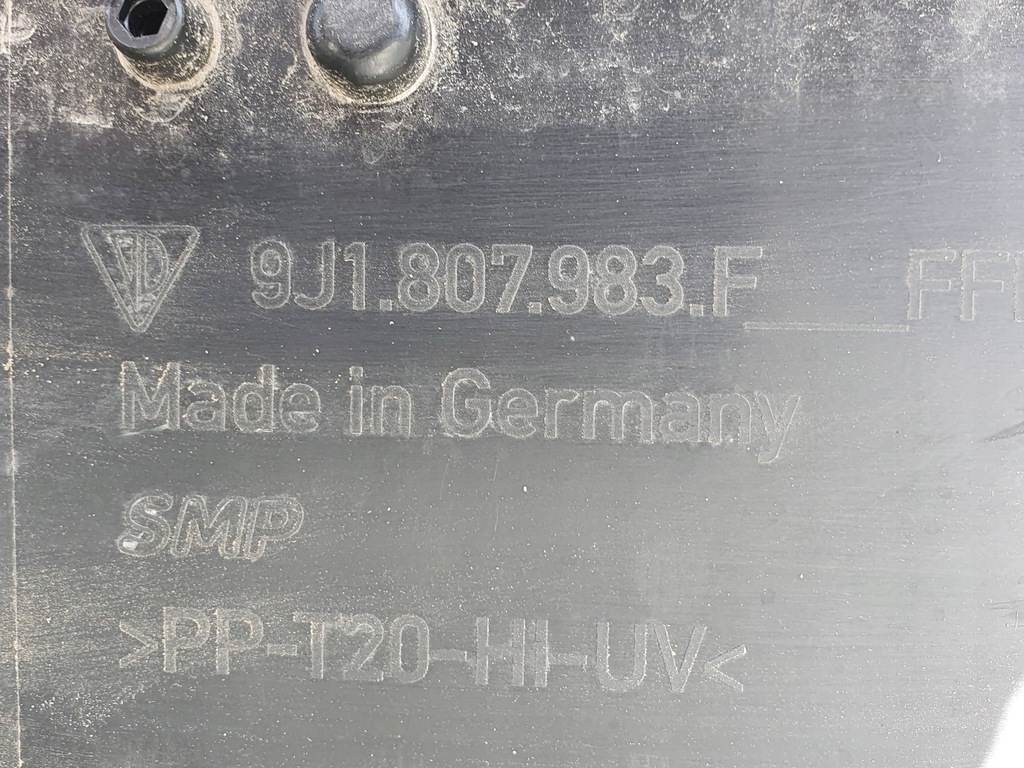 фото №9, Porsche taycan 9j1 9j1807983f dół бампера диффузор