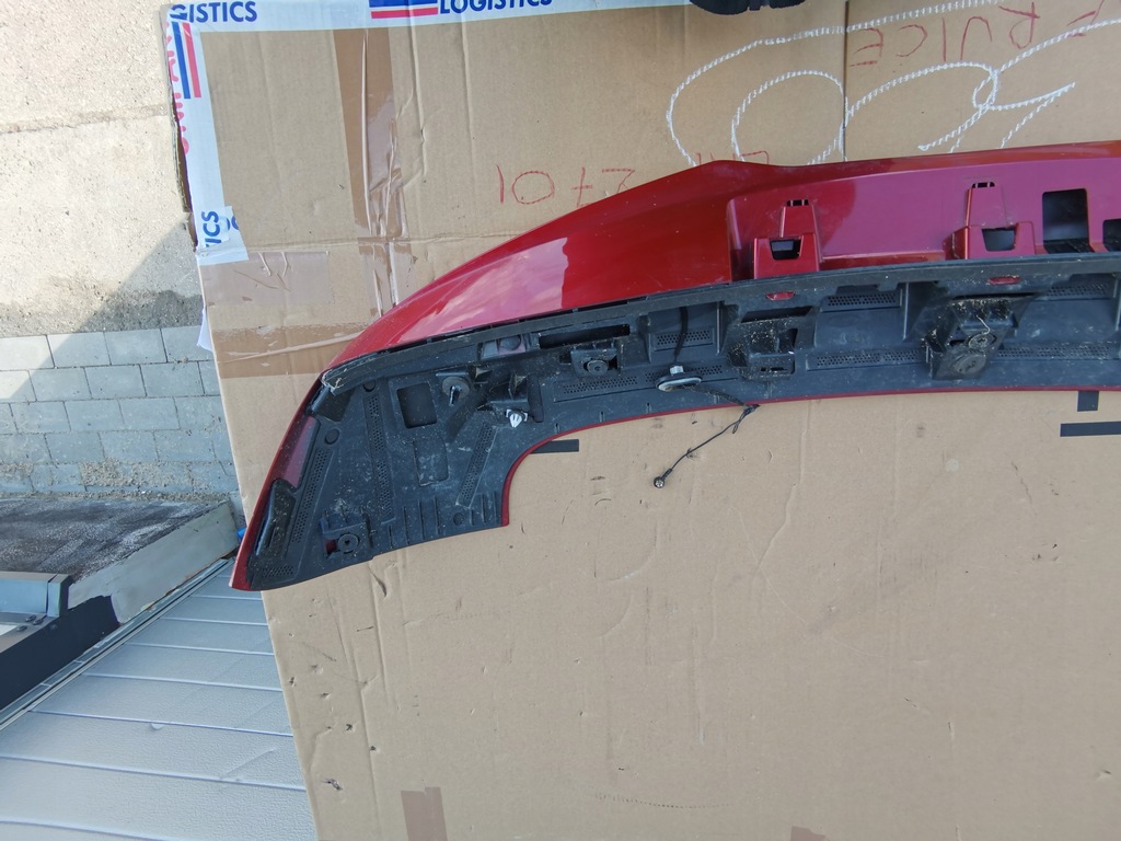 фото №13, Ford kuga iii - спойлер задній кришки червоний