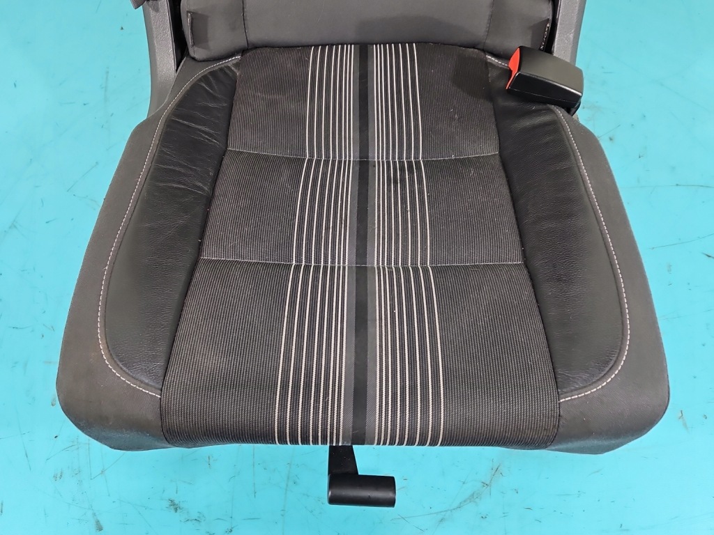 Сиденье задний  правый ii ряд vw touran i 10-15 рестайлинг  задний 2 ряд match полукожа Доставка