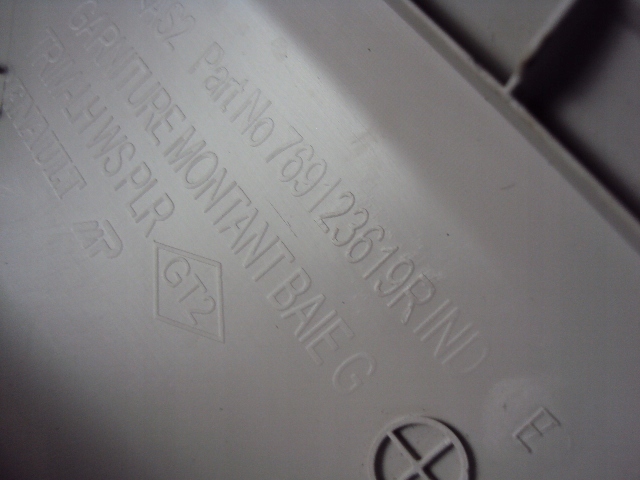 фото №4, Обшивка стоек перед dacia duster ii 17-