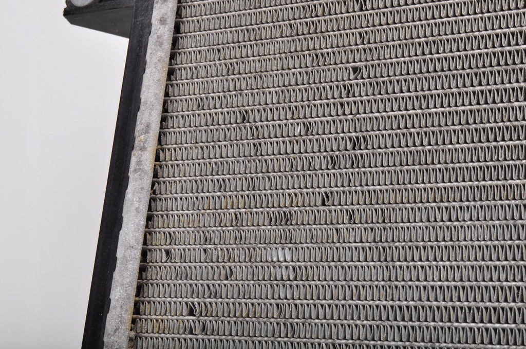 фото №5, Aston martin db11 радіатор