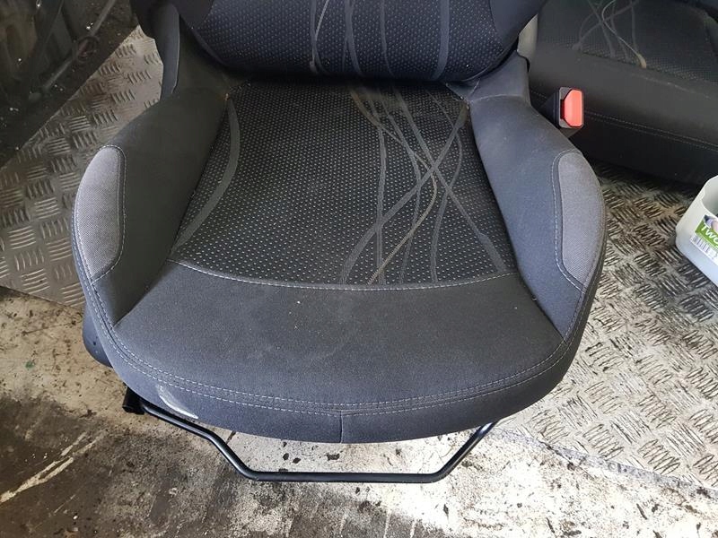 фото №10, Сиденье сиденья заднее сиденье задняя ремни peugeot 208 i 3d