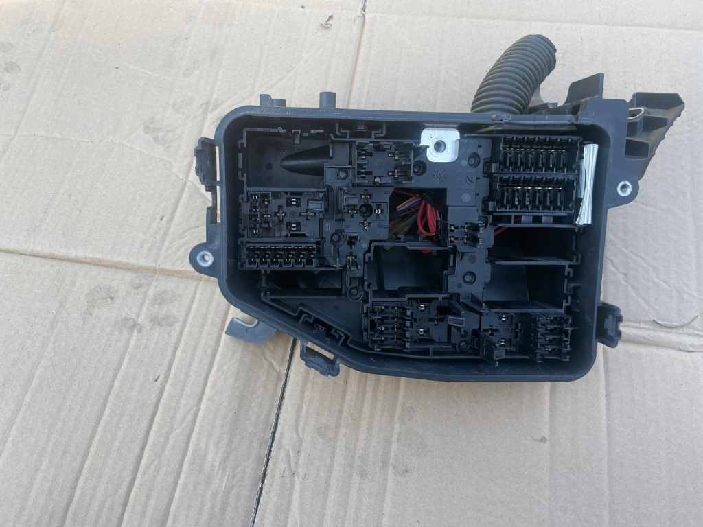 Купити Коробка запобіжників mercedes w177 2.0 b