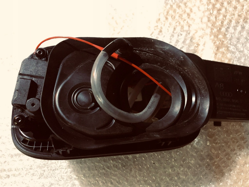 фото №5, Audi a8 d5 крышка заливной топлива бензин 4n0809906