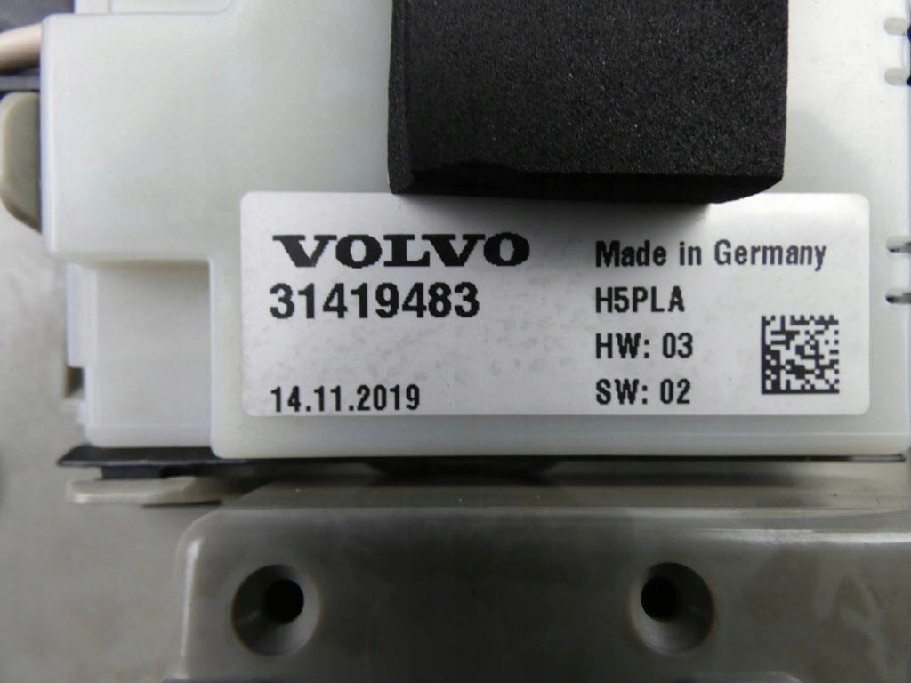 фото №3, Volvo xc40 лампа внутренняя кабины перед