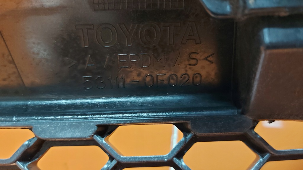 фото №13, Решітка радіатора бампера перед передній toyota corolla verso ii 04- 209