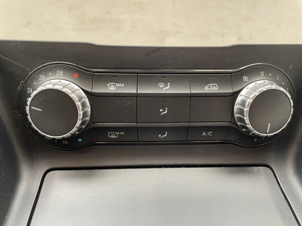 Mercedes w176 aklasa рамка тунель середнього панель кондиціонера a1766807100 в Україні