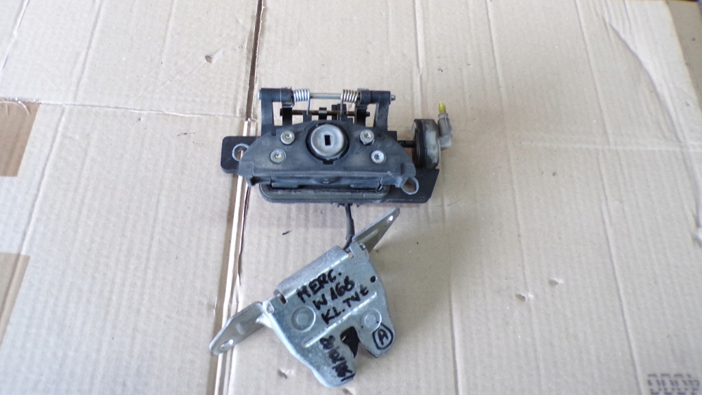 Купить Mercedes w168 замок крышки багажника