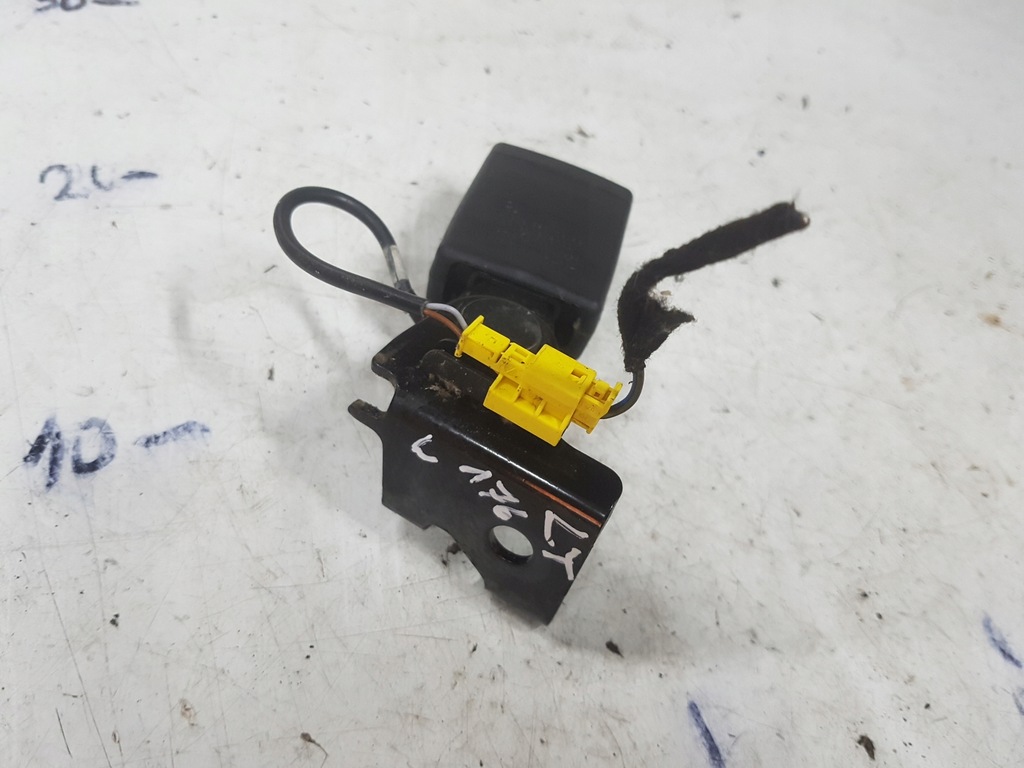 фото №1, Mercedes a klasa w176 lift клипса поперечина левая задняя