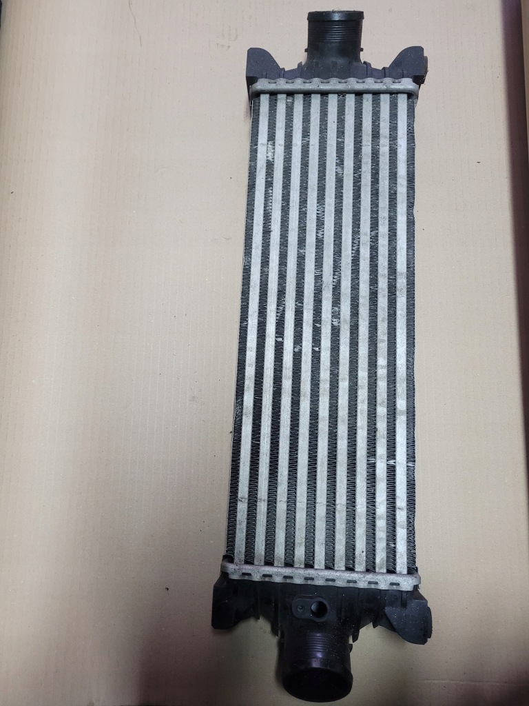 Купити Ford оригінальний номер cc11-9l440-ad радіатор повітря