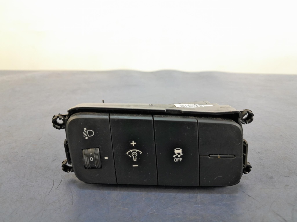 фото №1, Hyundai i10 ii переключатель регулировки света