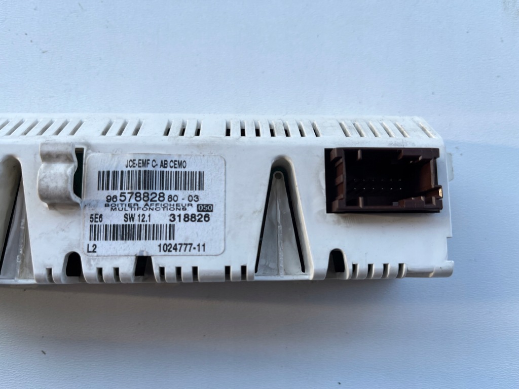 фото №4, Дисплей экран радио citroen c4 9657882880
