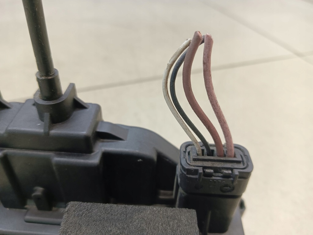 фото №2, Замок дверь правый задняя renault clio iii 1.2 300129f