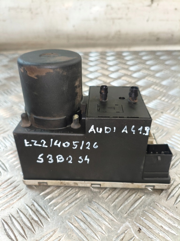 Купити Помпа центрального замка audi a3 a4 8l0862257e
