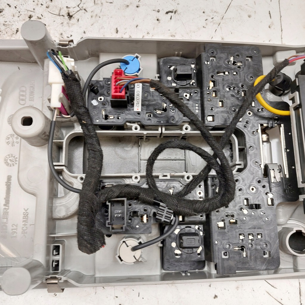 фото №11, Audi a7 лампа кабины потолочный + датчик движения 4g0947135 4g0951177