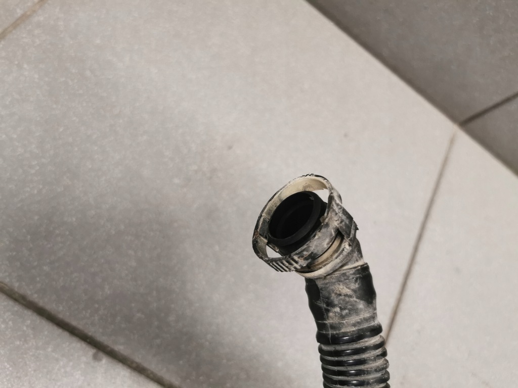 фото №6, Шланг повітря audi a6 c5 2.7 bt 078131831l