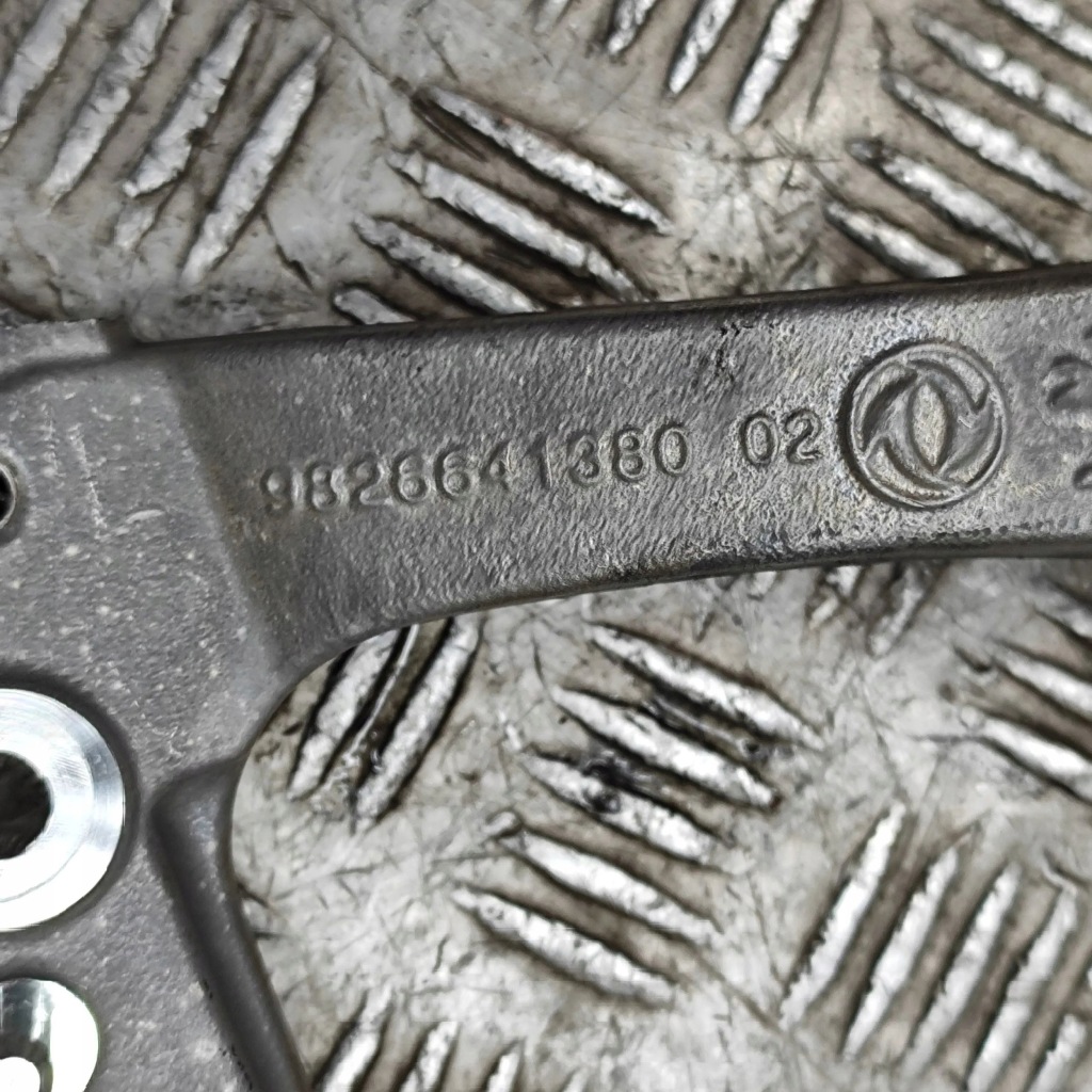 фото №6, Citroen c4 ii 2024 кронштейн / кронштейн компрессора кондиционера