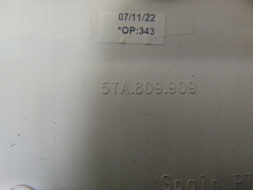 Кришка заливної пального vw touran iii 2015- 5ta807909 Зі Шроту