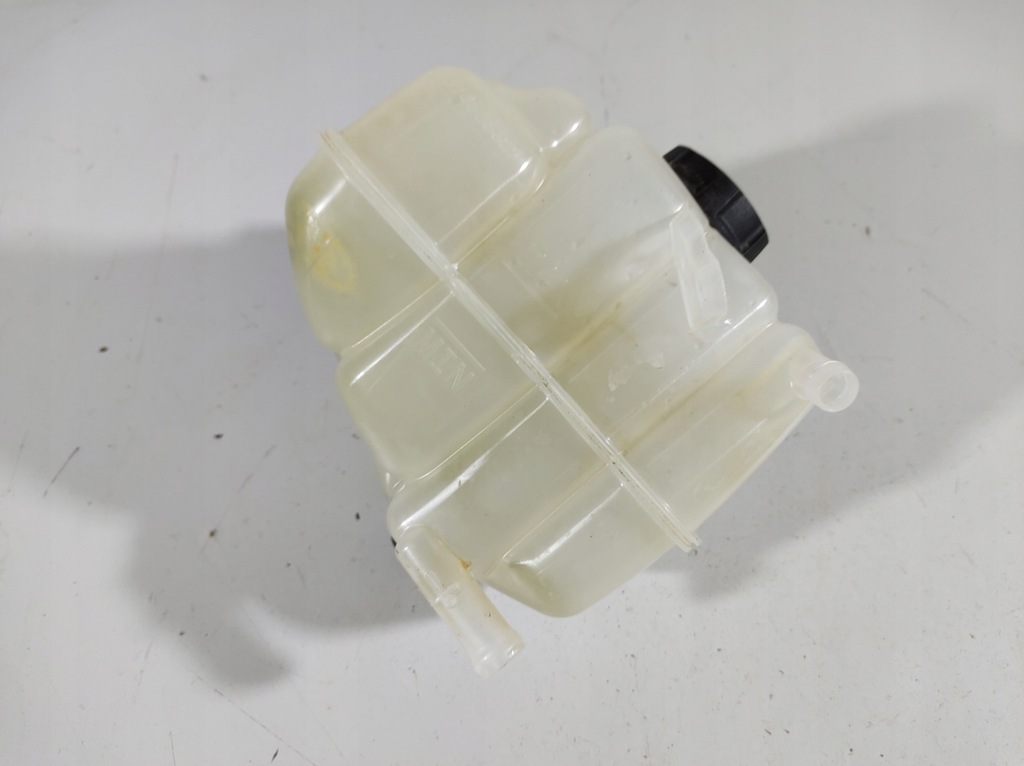 фото №9, Volvo v60 18r- бачок расширительный