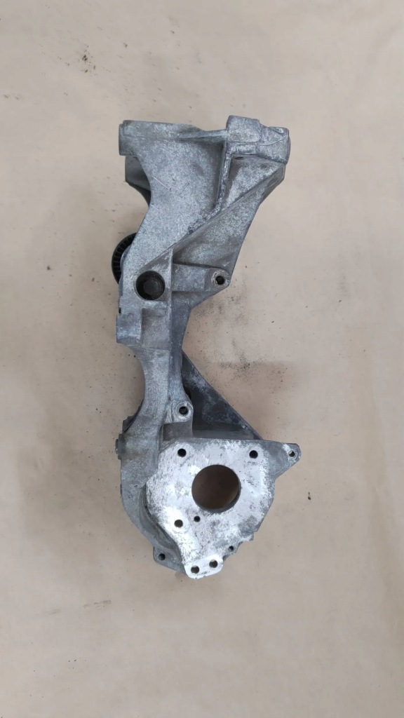 Кронштейн кронштейн основание кронштейн генератора 03l903143 audi a4 a5 Киев