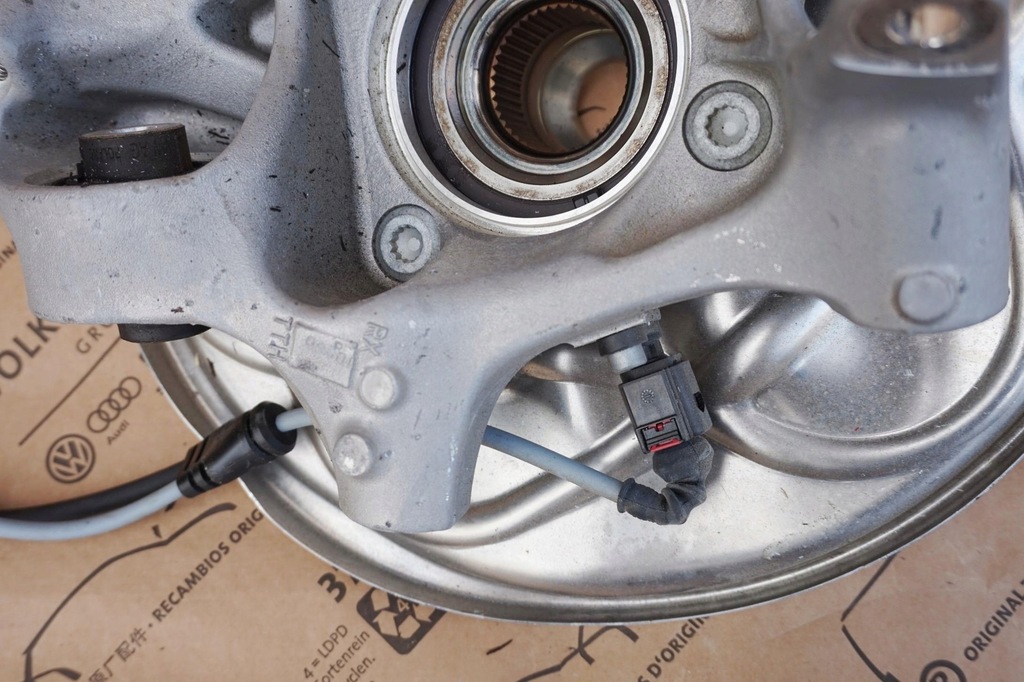 фото №8, Поворотний кулак задня права audi a6 c8 4k 2.0tfsi 4k0505432c