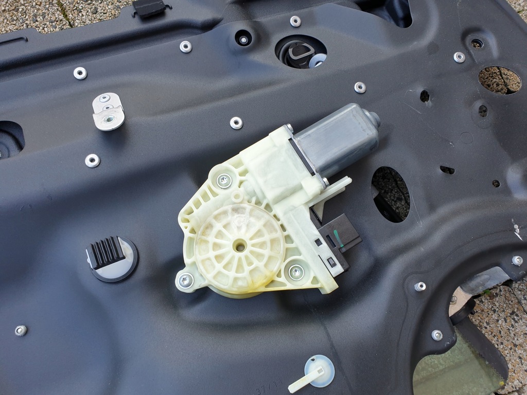 фото №7, Porsche panamera 970 подъемник стекло стекло дверь левая передние рамка