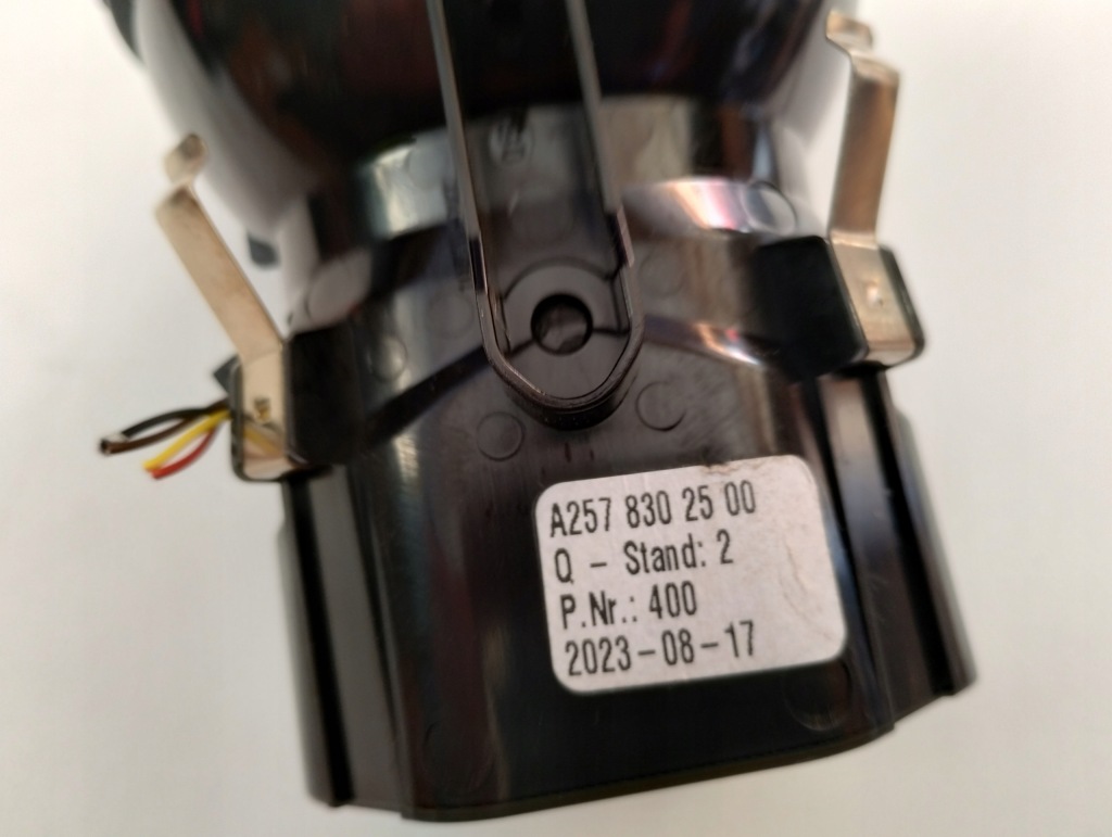 Решітка обдув панелі консолі перед mercedes cls w257 a2578302500 в Україні