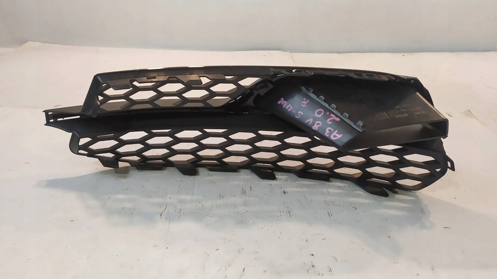 фото №7, Решётка бампера правый перед audi a3 8v