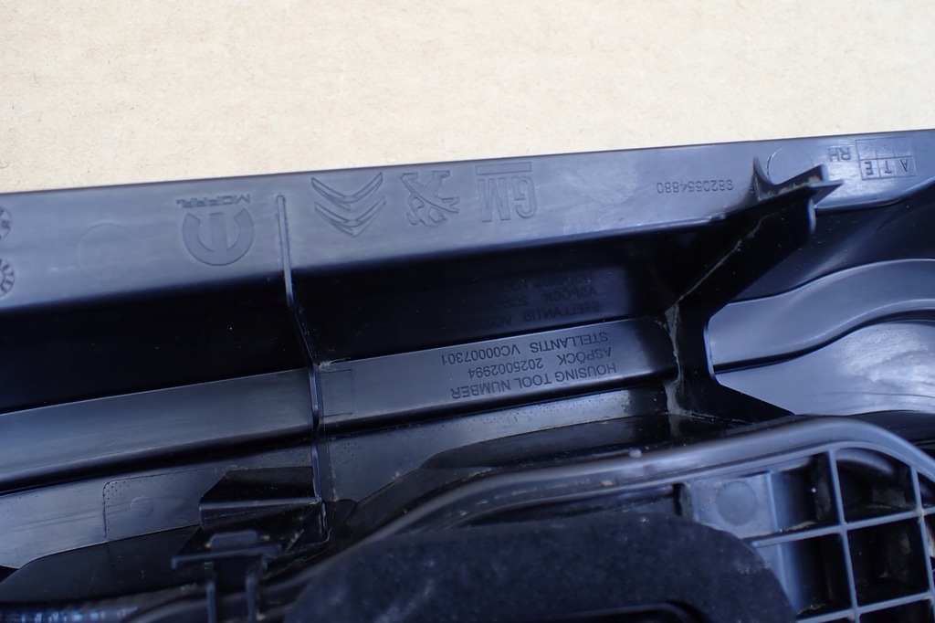 фото №11, Лампа права задня citroen berlingo opel combo peugeot partner 2018 9820554880