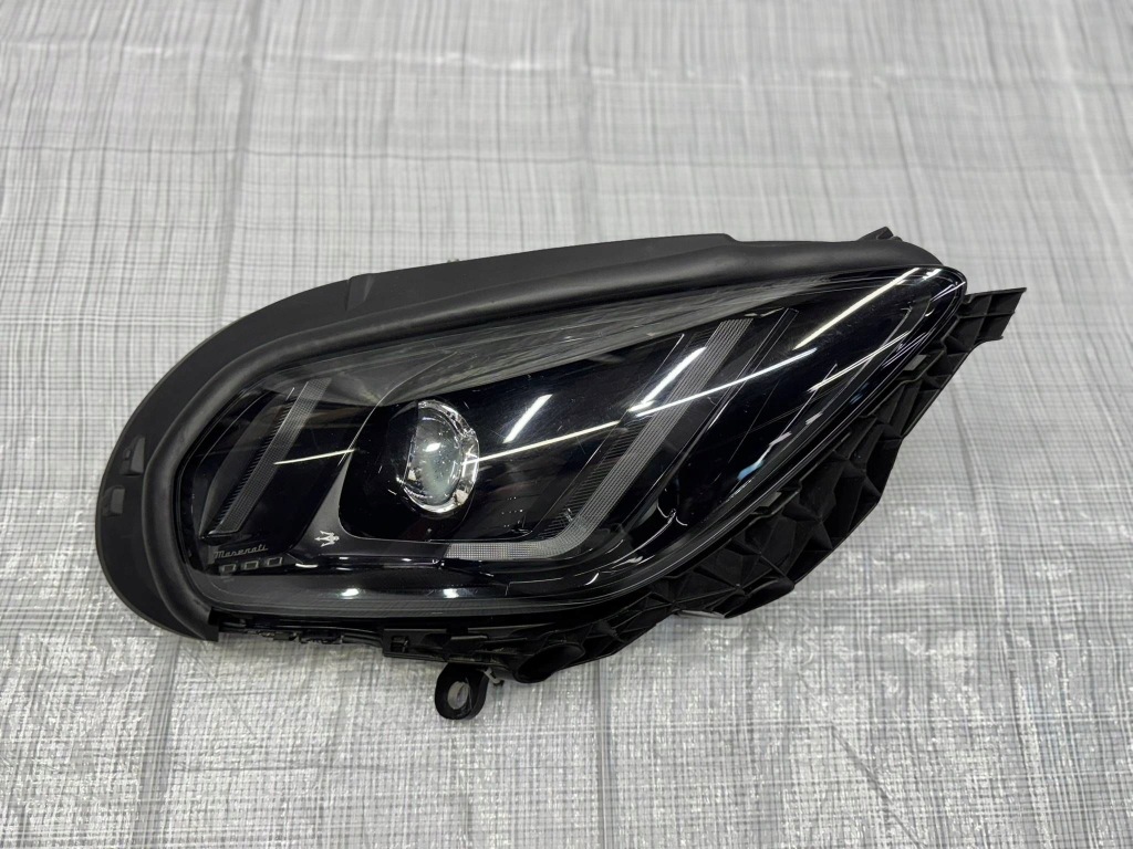 фото №1, Maserati granturismo m189 лампа передняя правая