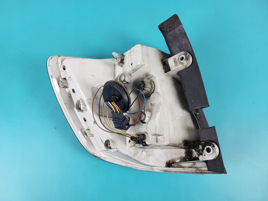 фото №8, Skoda superb ii lift 14r лампа задня права kombi led 3t9945096a