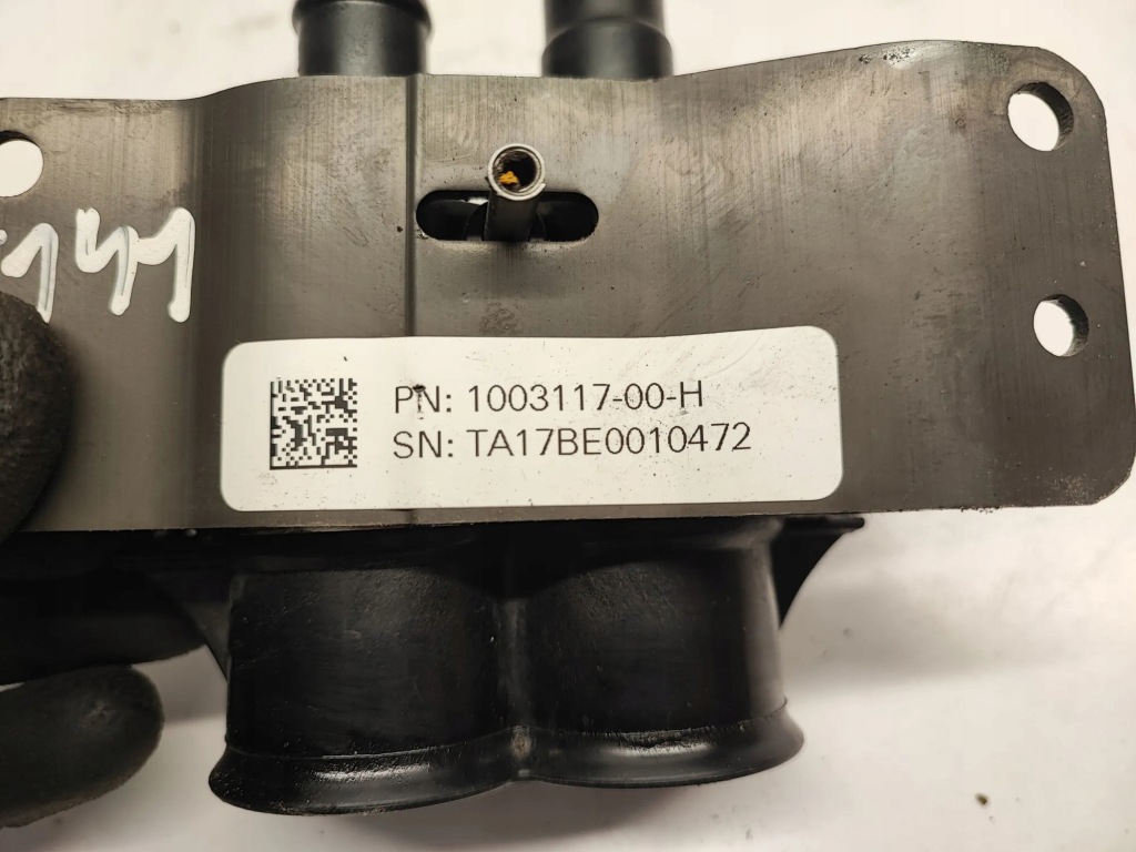 Клапан радиатора отопителя tesla model x 100311700h electric 385kw 2017 Оригинал