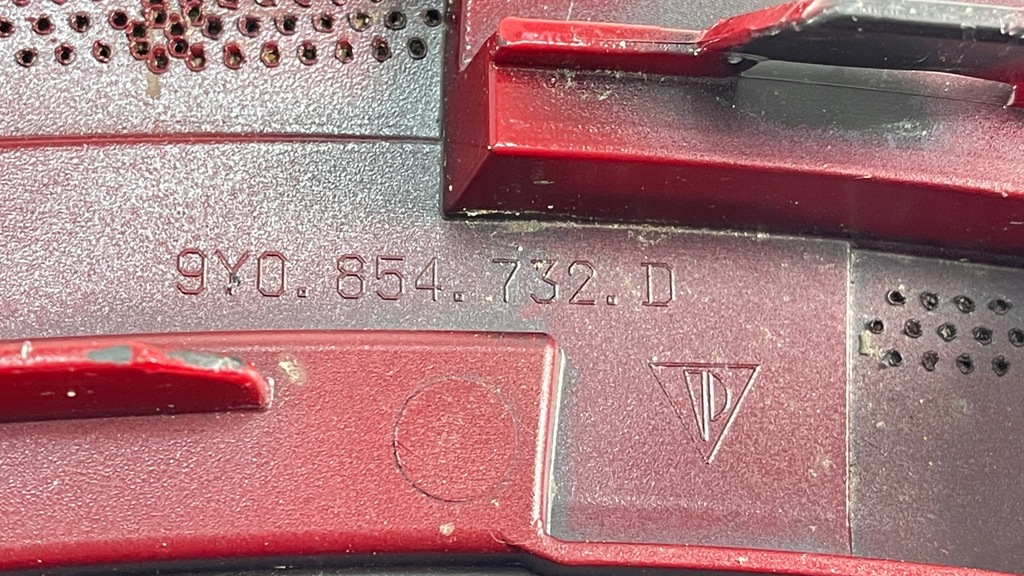 фото №11, Porsche оригинальный номер 9y0854732d молдинг крыла заднего p