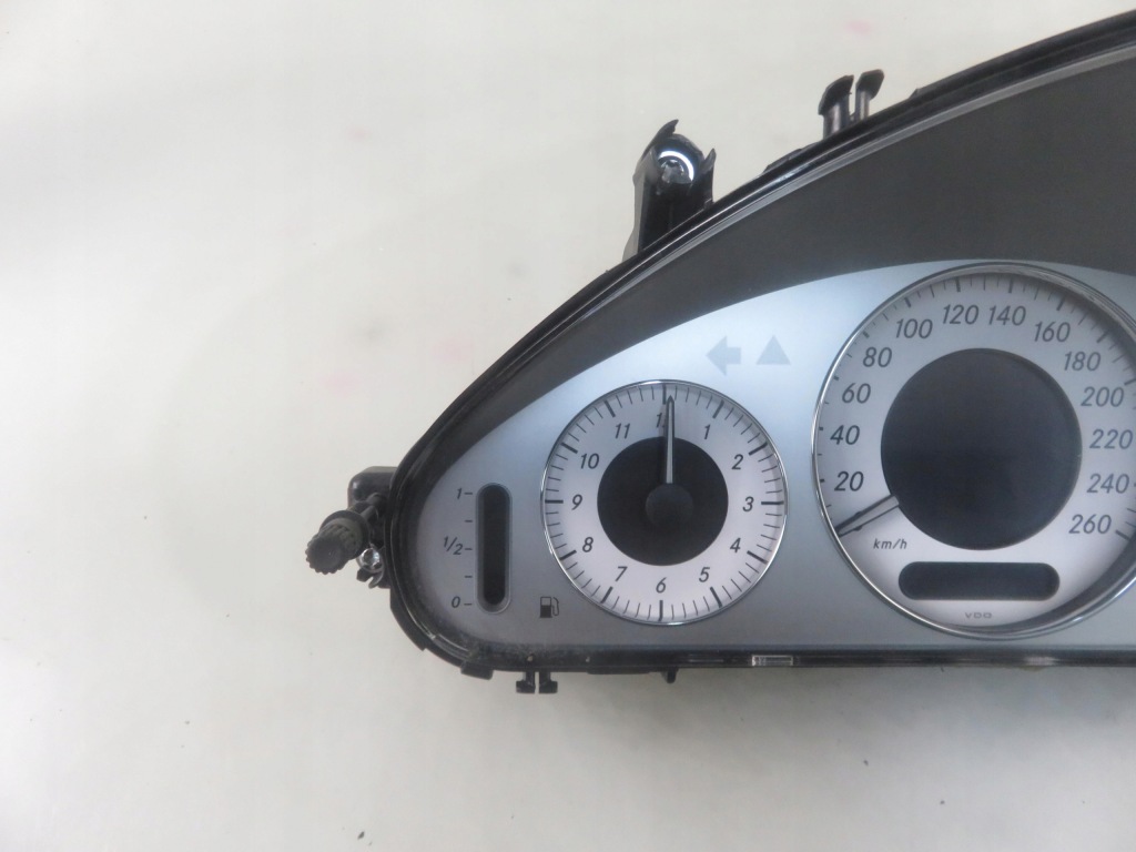 Панель mercedes 211 e 320 t cdi 2115402548 Киев