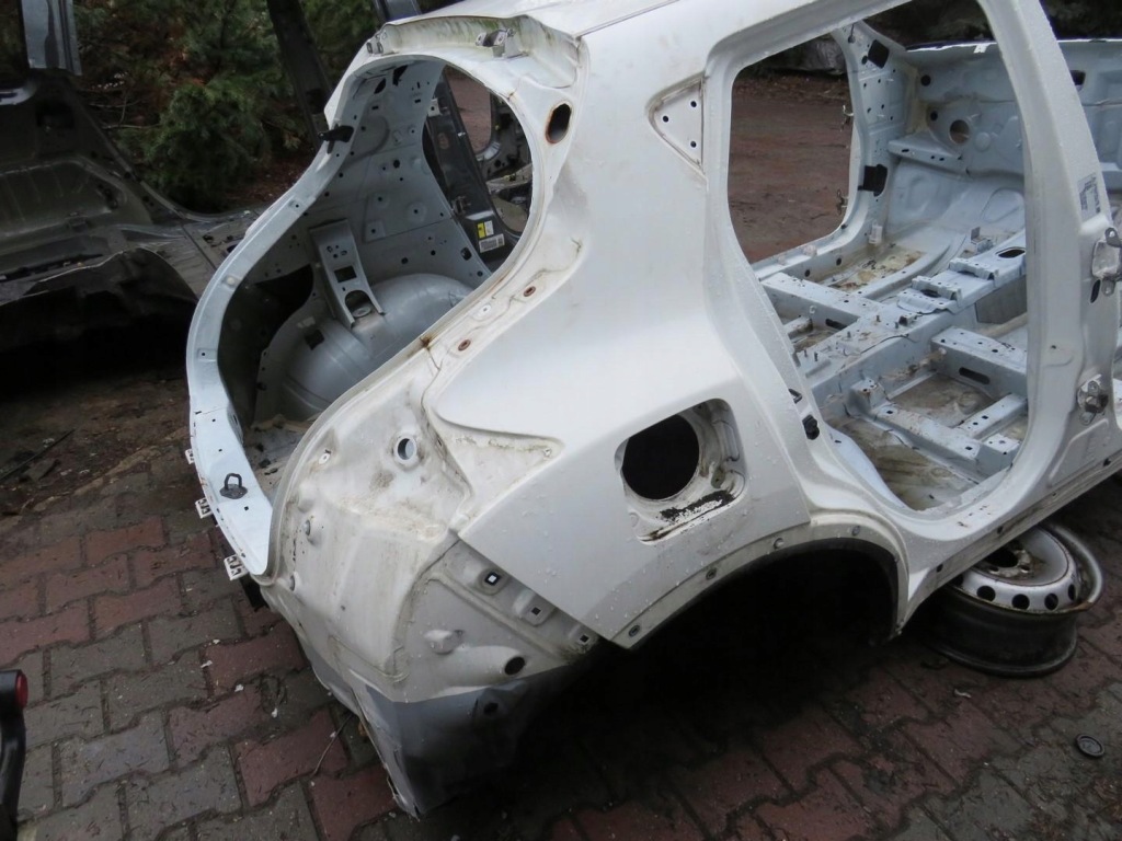 фото №1, Чверть крила правий задня juke f15