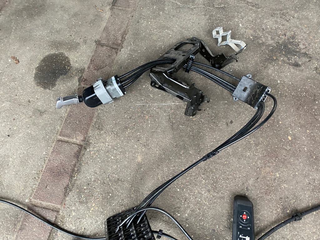 фото №9, Mercedes actros mp4 - електропроводка кабіни джгут кабелі панелі консолі салону