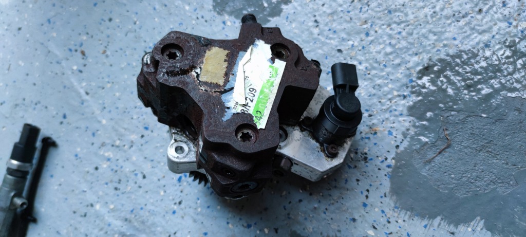 фото №1, Mercedes w203 3.0 cdi насос впрыскная 642