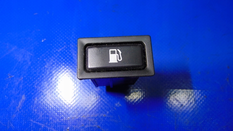 фото №1, Кнопка заливної кришка пального toyota avensis t25 ii