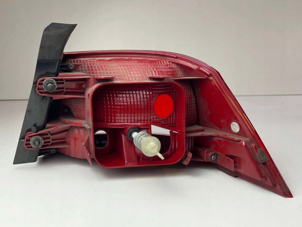 фото №12, Стекло фары лампа задняя задняя левая volkswagen passat b7 sedan